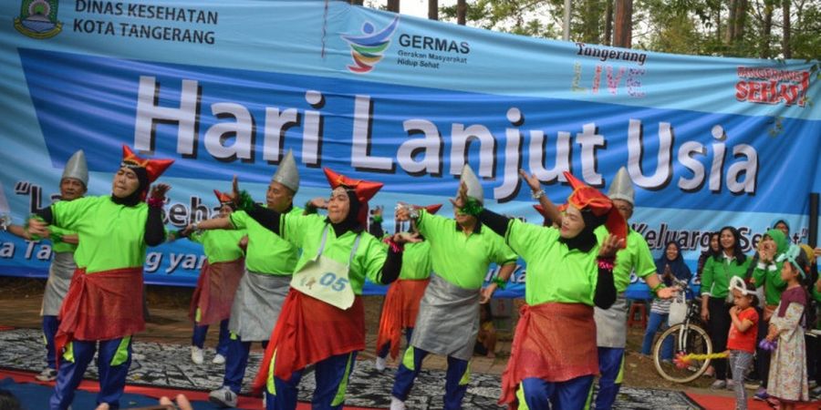 Ratusan Warga Lansia Berolahraga Lewat Lomba Tari dalam Acara Hari Lanjut Usia Nasional