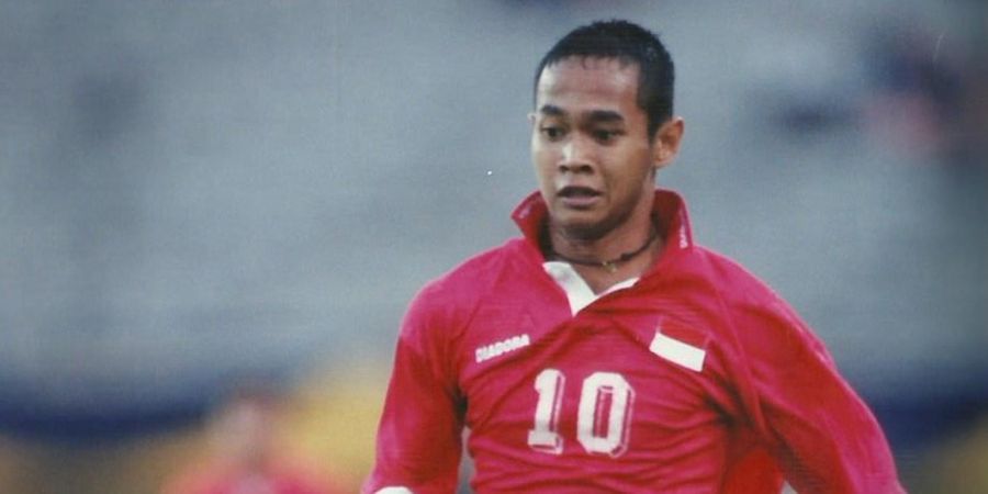 MOMEN JUARA, Si Kurus Aktor Kebangkitan 35 Menit, Indonesia ke Final Piala AFF 2004