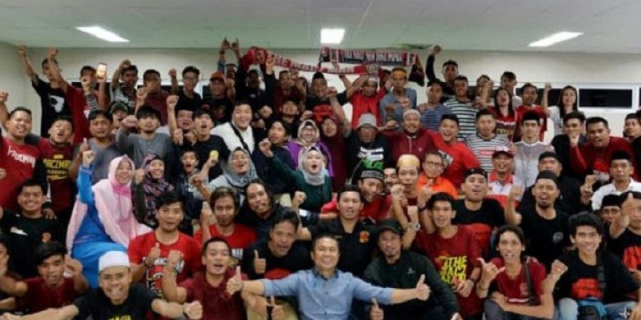 The Maczman Zona Tarakan Ramaikan Laga PSM Kontra Arema FC Lewat Nobar