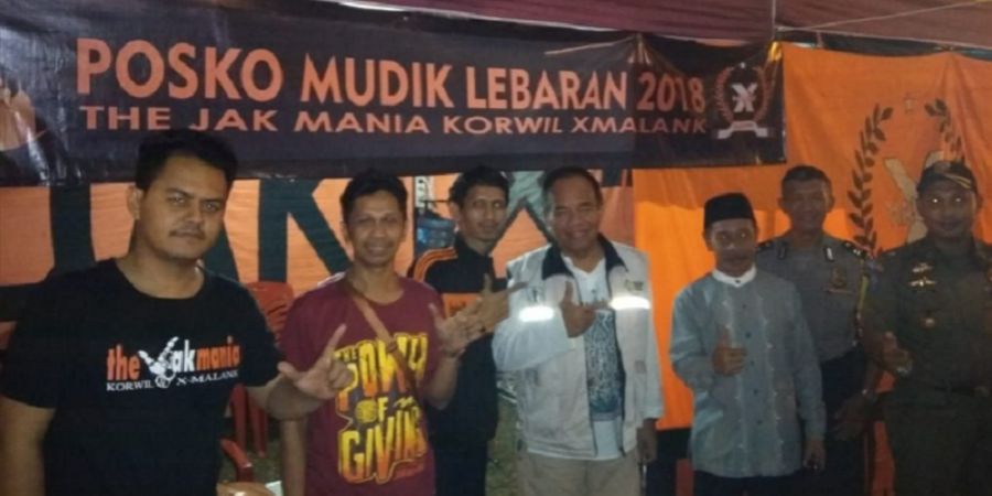 Sambut Lebaran, Jakmania X-Malang Dirikan Posko untuk Para Pemudik 