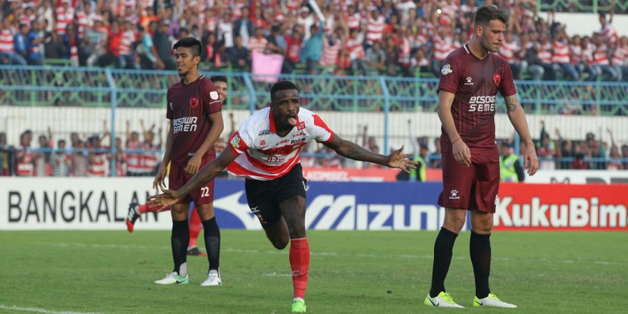 Menang Tiga Gol, Pelatih Madura United Puji Greg Nwokolo