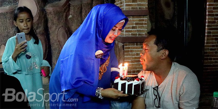 Aji Santoso Latih Persela, Sang Istri Siap Jalani LDR