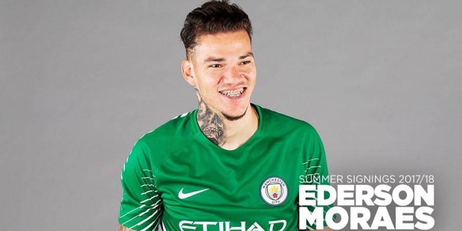 Keren! Kiper Andalan Manchester City Tunjukkan Pemandangan Tak Biasa Saat Bermain Bowling