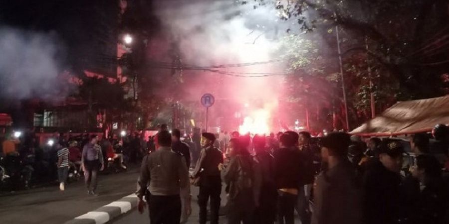 Pulang Laga Pakai Mobil Lapis Baja, Skuat Persib Dihadang Oknum  Jakmania