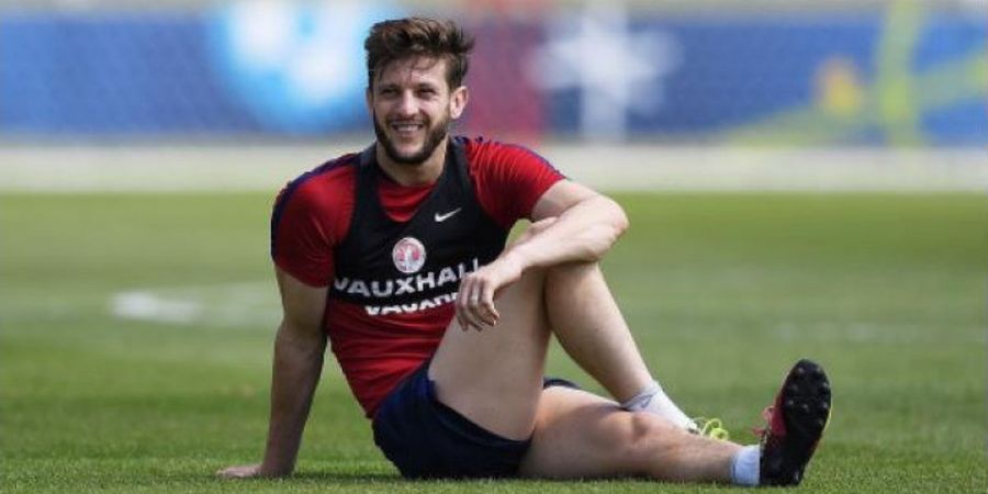 GALERI FOTO - Adam Lallana Tampil Seksi di Tengah Lapangan, Penasaran? Jangan Pada Ngiler Ya Girls!