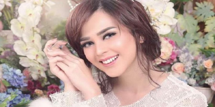 Dari Artis Cantik Ini untuk PSIS Semarang