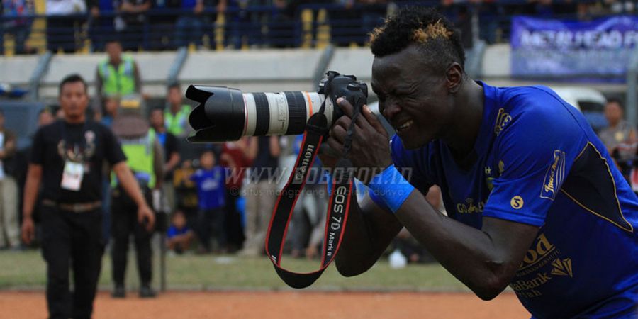 Persib Bandung Vs PS Tira - Cuplikan Gol Ezechiel di Babak Pertama