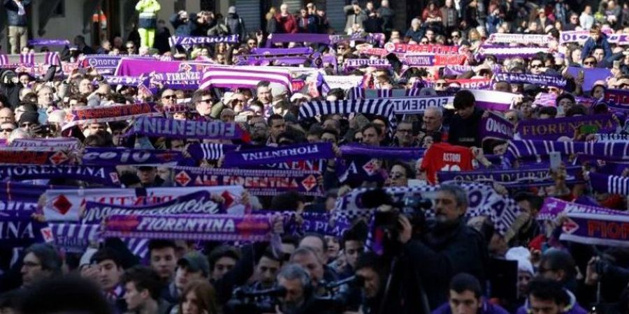 VIDEO - Merinding, Fans Nyanyikan Lagu Ini di Pemakaman Davide Astori