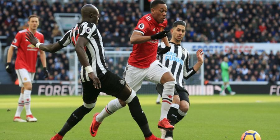 Newcastle United Vs Manchester United - Tuan Rumah Sempat Merepotkan, Babak Pertama Masih Imbang