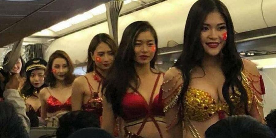 Ada Cewek Berbikini di Pesawat Pengangkut Timnas U-23 Vietnam, Maskapai Ini Dikecam