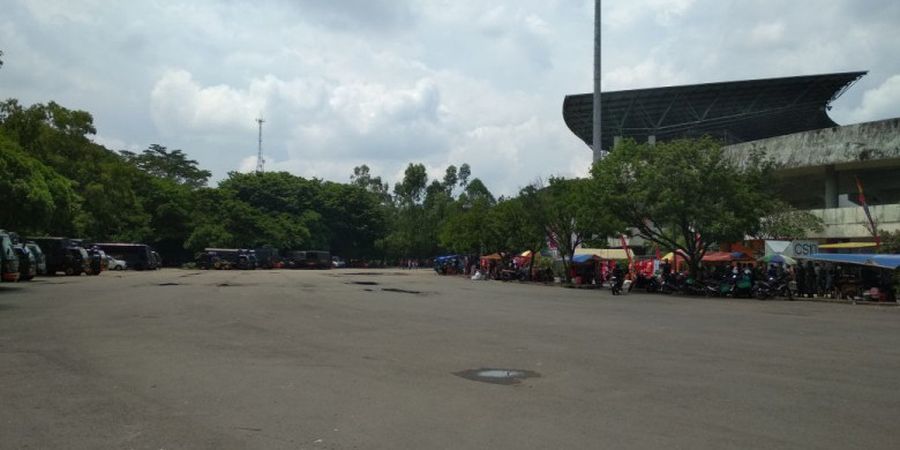 Persija Vs PSMS - Jelang Kick Off, Mobil Tim Keamanan Mendominasi Stadion Manahan 