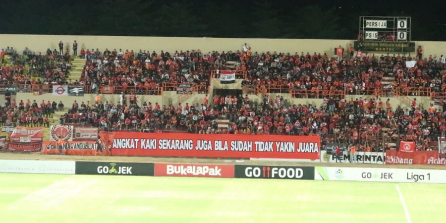 Persija Main, The Jakmania Bentangkan Spanduk dengan Pesan Keras  