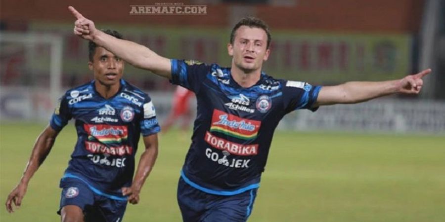 Dua Gol Tendangan Bebas Bawa Arema FC Unggul atas Mitra Kukar di Babak Pertama