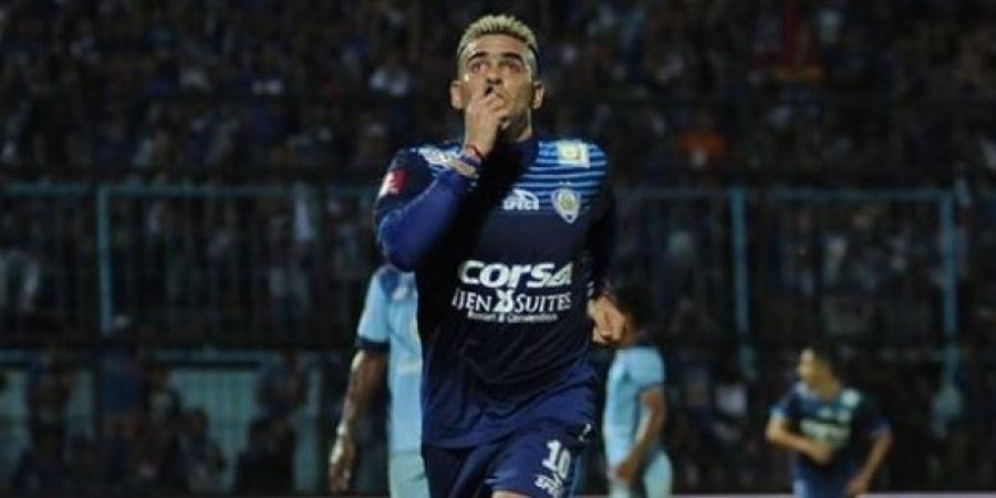 Arema FC Vs PSM Makassar - Bentuk Perhatian dan Kasih Sayang Aremania untuk Cristian Gonzales Jelang Lakoni Laga Istimewa di Hari Spesial