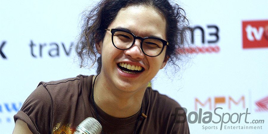 Anak Musisi Ahmad Dhani Nyanyi Song of Pride di Hadapan Ribuan Bonek