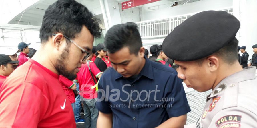 Suporter Timnas Indonesia Dilarang Merokok di Dalam SUGBK