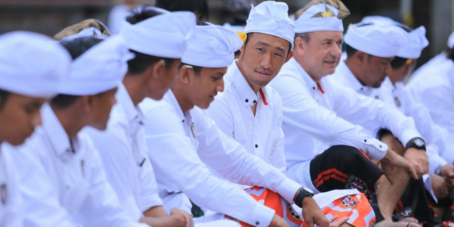 Terpesona dengan Kebudayaan Bali, Ini yang Dilakukan Ahn Byung Keon Saat Hari Raya Galungan