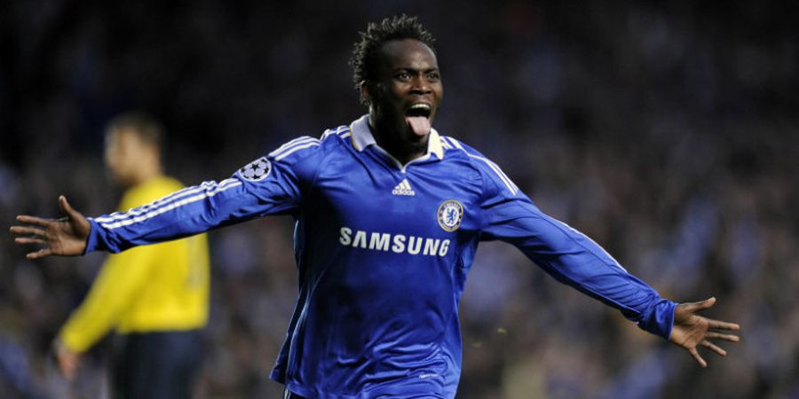 VIDEO - Masuk Lapangan, Sambutan Publik Stamford Bridge pada Essien Bikin Merinding!