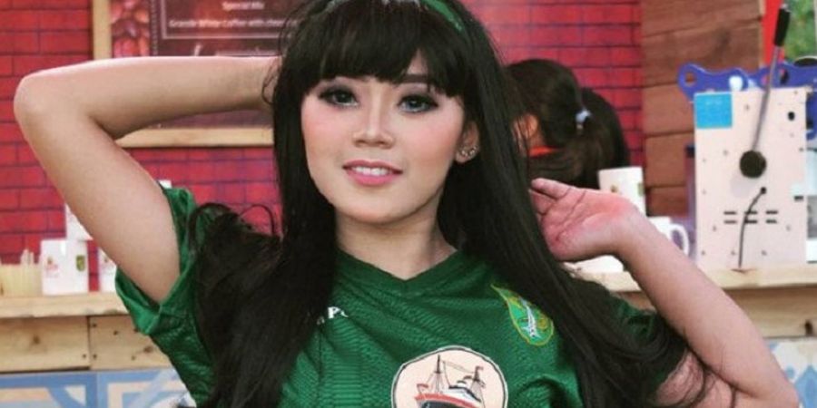 Melihat Soliditas Bonek, Dara Cantik Ini Langsung Jatuh Cinta