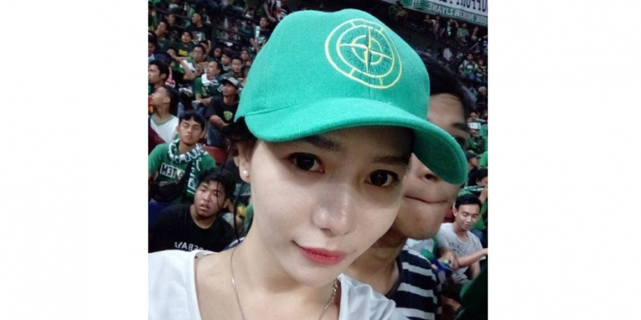 GALERI FOTO -  7 Foto Buktikan Kecantikan Suporter Persebaya Surabaya bagian 2