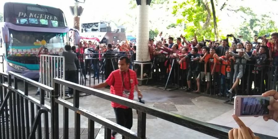 Begini Sambutan The Jakmania untuk Persija Jakarta di Stadion Manahan Solo, Meriah Abis!