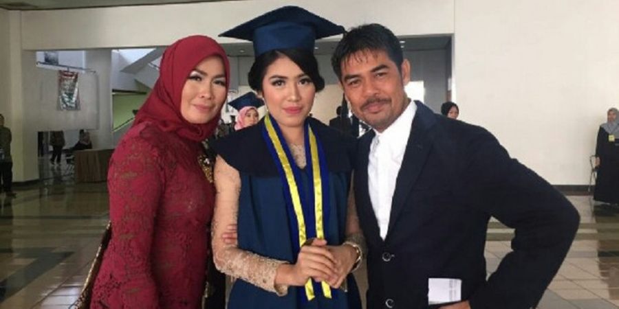 Didepak Semen Padang Nil Maizar Justru Bahagia, Putri Sulungnya Raih Predikat Cumlaude di ITB