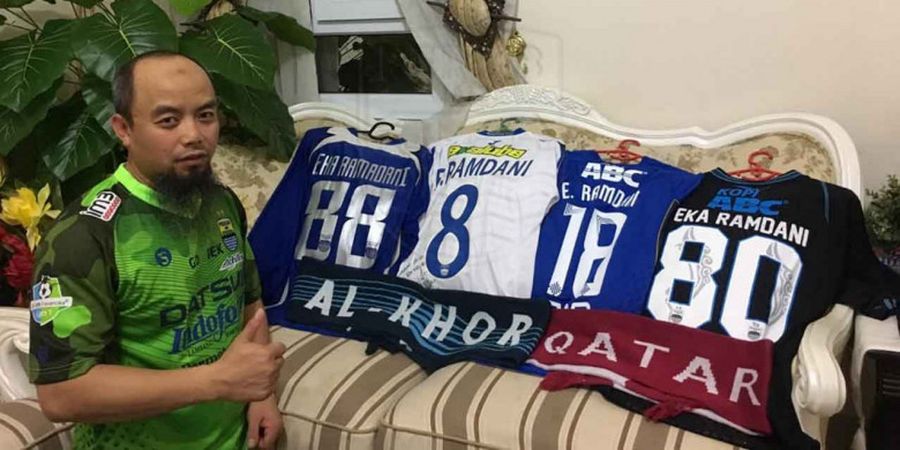 Karena Cinta, Bobotoh Ini Koleksi Jersey Gelandang Persib Bandung