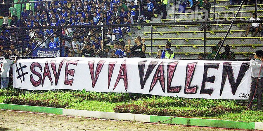 Laga PSMS Vs Persib Diwarnai Spanduk Dukungan Moral untuk Via Vallen