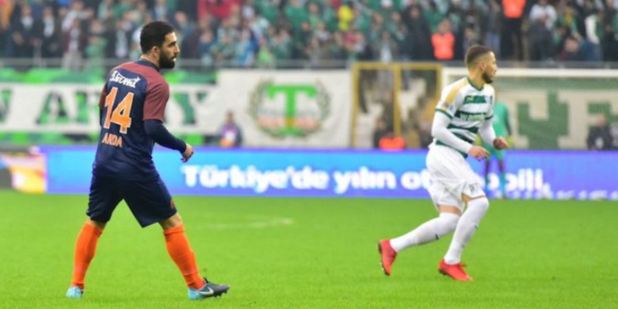 VIDEO - Tampil Sebagai Pengganti di Laga Debut, Arda Turan Langsung Bikin Gol Indah