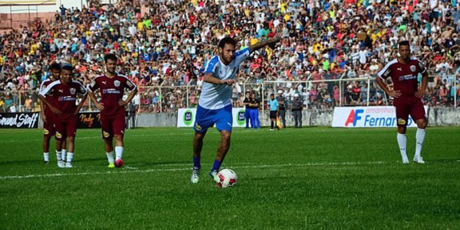 VIDEO - Neymar Cetak Gol Tanpa Melihat Saat Laga Amal di Brasil