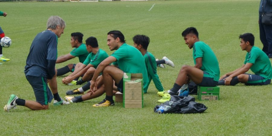 SEA Games 2017 - Perhitungan Ini Membuat Ezra Walian Bisa Starter Lagi Lawan Timor Leste