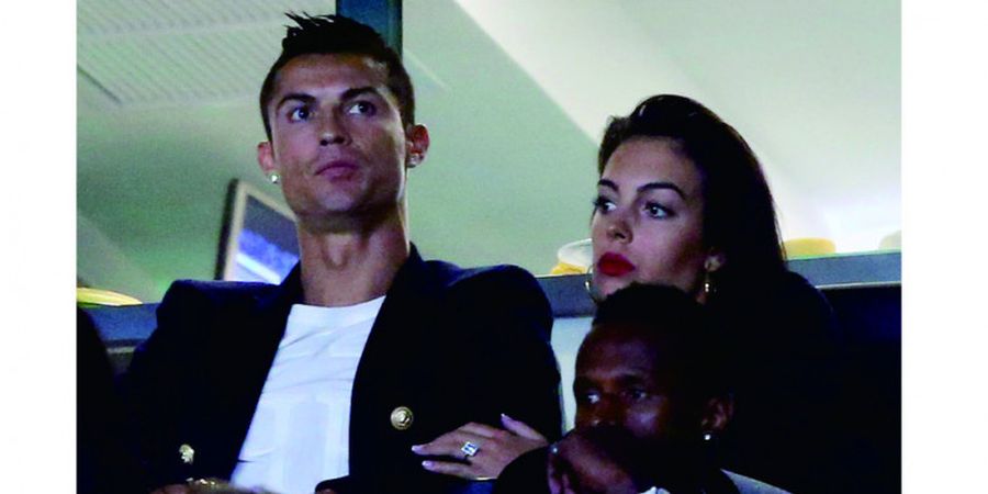 Akhirnya Cristiano Ronaldo Bertunangan dengan Georgina Rodriguez?