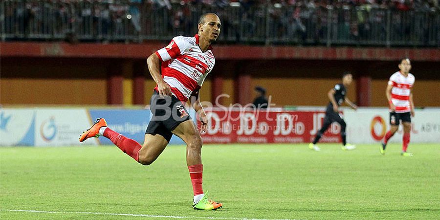 Daftar Jebolan Piala Dunia yang Pernah Main di Indonesia, Nomor 8 Kesayangan Persib