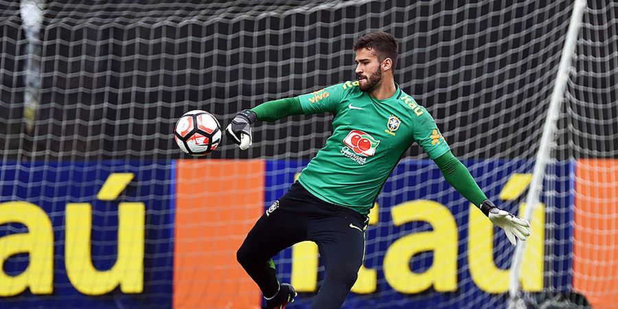 AS Roma Pagari Alisson Becker dengan Gaji Selangit