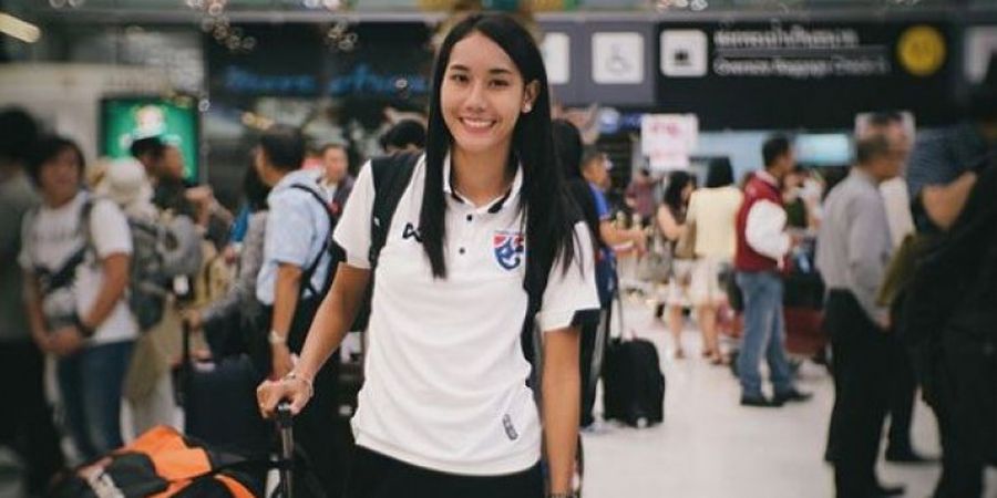 6 Potret Pesona Kecantikan Striker Timnas Wanita Thailand Ini akan Menjebol Pertahanan Hatimu 