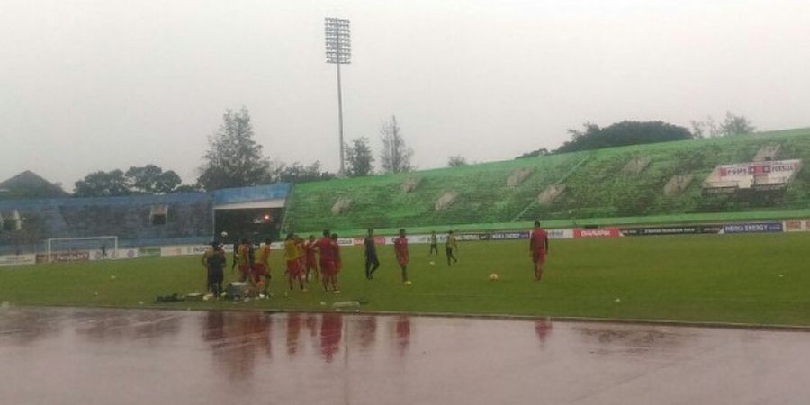 Hujan Deras, Skuat Persija Jakarta Tetap Berlatih demi Leg Kedua Lawan PSMS Medan