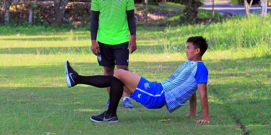 Satu Bek Kecelakaan, Persegres Krisis Lini Belakang