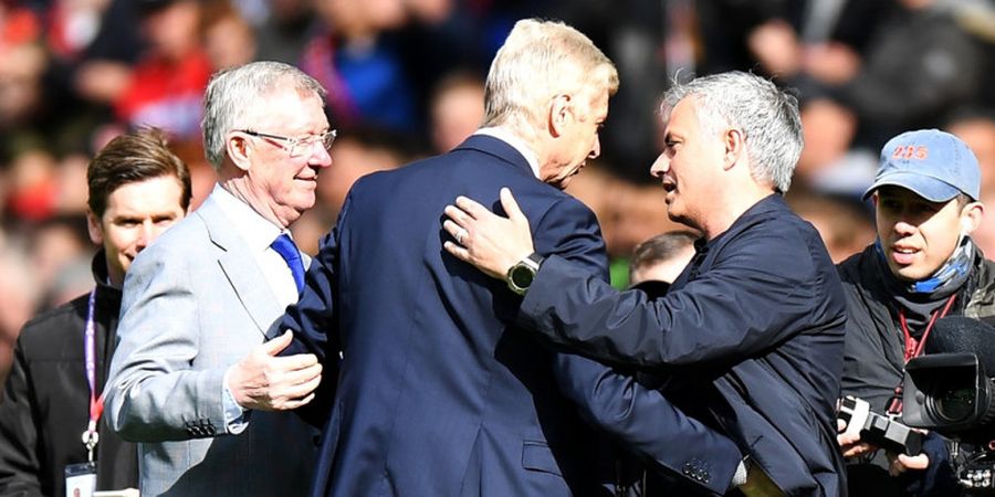 3 Pelatih Hebat Pose Bareng di Old Trafford, Ekspresi Sir Alex Ferguson Curi Perhatian Netizen