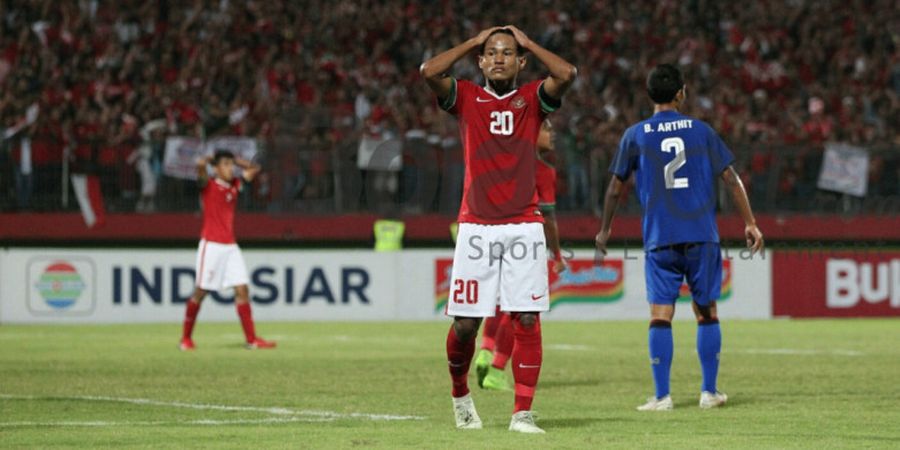 Pesan Fan untuk Duo Kembar Timnas U-16 Indonesia saat Pamer Trofi Piala AFF U-16