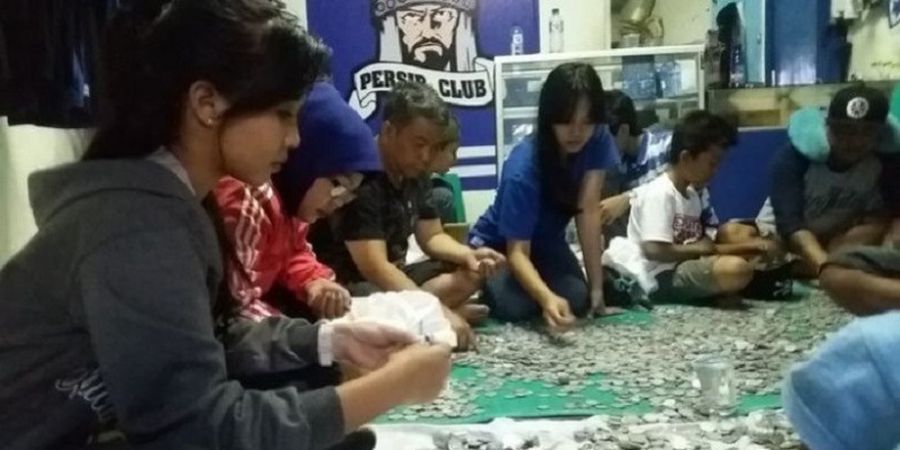 Viking Persib Club Dampingi Manajemen Persib Serahkan Koin Rp 50 Juta ke Rumah Zakat untuk Rohingya