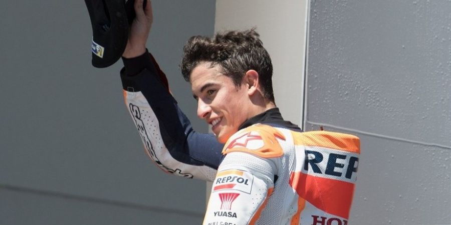 MotoGP Inggris 2017 - Marc Marquez Hampir Jatuh Tiga Kali Setelah Sebelumnya Jatuh Terpelanting