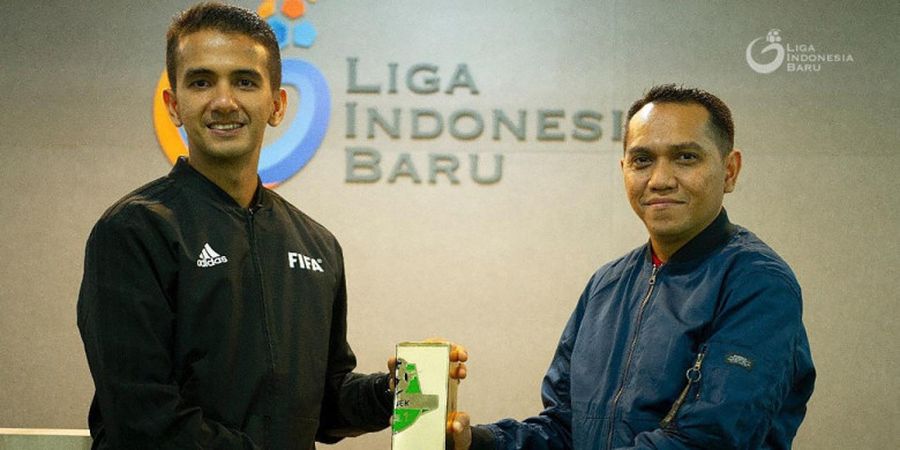 Penuhi 5 Kriteria Penilaian, Thoriq Alkatiri Raih Penghargaan Wasit Terbaik Liga 1 2018