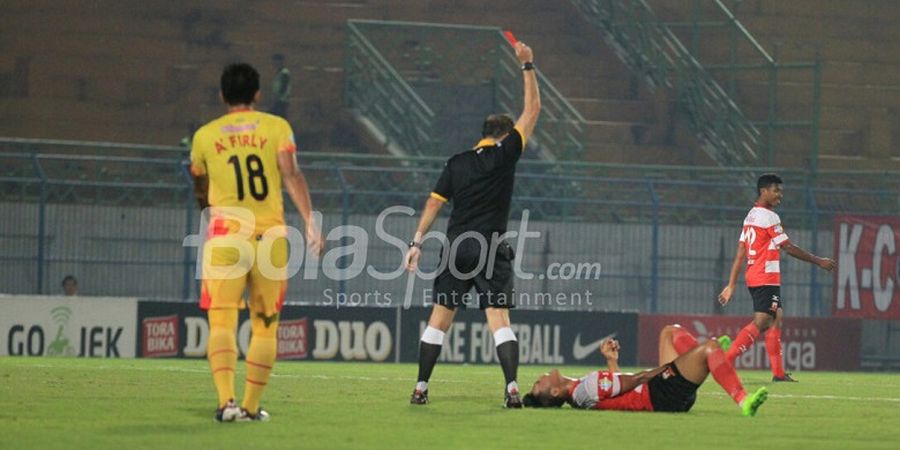 Madura United Vs Bhayangkara FC - Pertandingan Paling Kotor di Liga 1