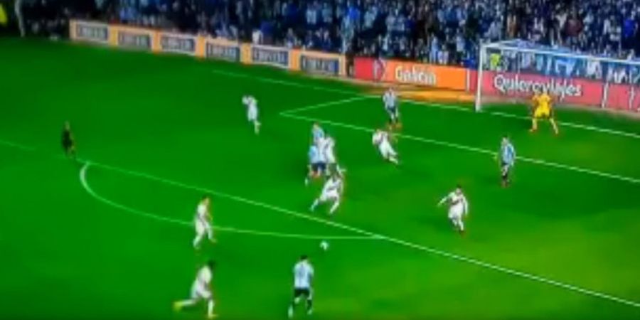 VIDEO - Tendangan Lionel Messi Ini Buktikan Dirinya Pesepak Bola Biasa