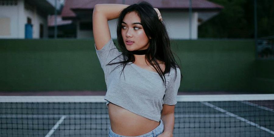 10 Pose Seksi Marion Jola di Lapangan Tenis, Nomor 4 Bikin Jatuh Cinta