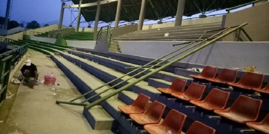 Martapura FC Vs PSS - Oknum Suporter Tim Tamu Rusuh, Stadion Demang Lehman Jadi Korban