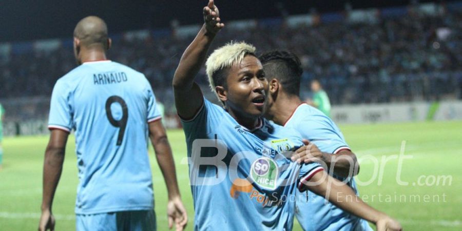 Persela Vs Persipura - Diwarnai Tangisan Pemain, Skor Kacamata Menutup Babak Pertama 