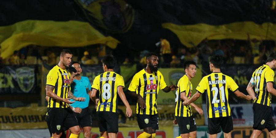 Tampil Penuh dan Kena Kartu Kuning, Yanto Basna Jadi Bagian Pesta Empat Gol Klub Thailand