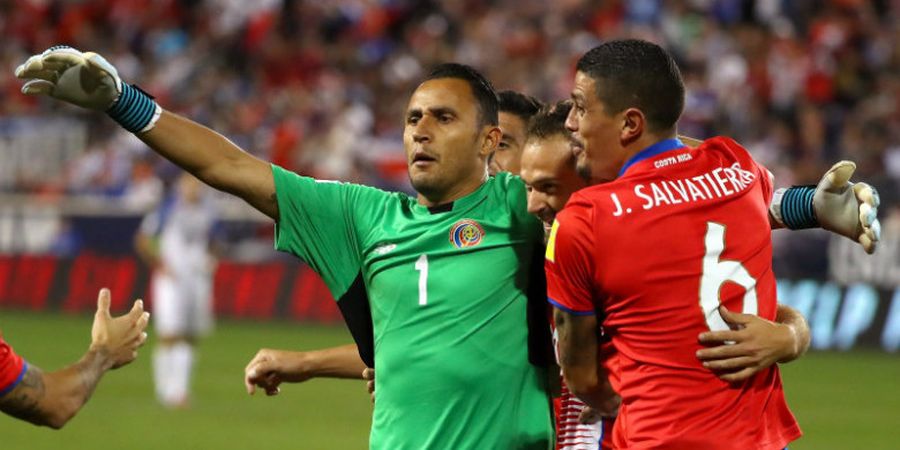 VIDEO - Penjaga Gawang Real Madrid Cukur Rambut Pelatihnya hingga Gundul