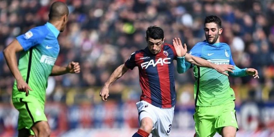 Gara-gara Tanda Tangan, Pemain Bologna Ini Mendapat Serangan Fisik dari Kelompok Ultras